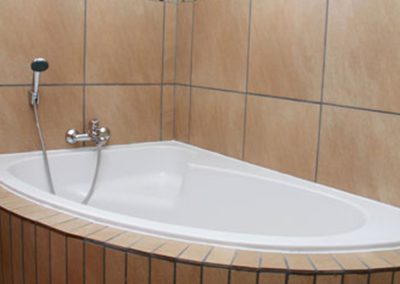 Olien-op-4de-house-bath-tub