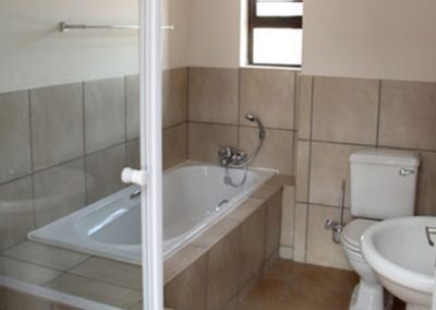 Olien-op-4de-house-spare-bathroom