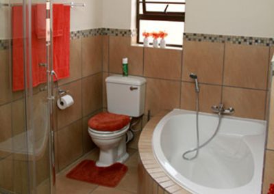 Olien-op-4de-main-bedroom-bathroom